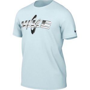 Remera M/C Celeste. Drifit Rlgd Gfx Hombre Nike