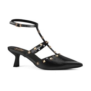 Stiletto Negro Slingback Tachas Di Valentini