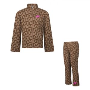 Conjunto Inf Marron Sweet Swoosh Flare Nike
