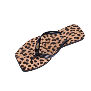 Zapatilla animal print de playa suacia